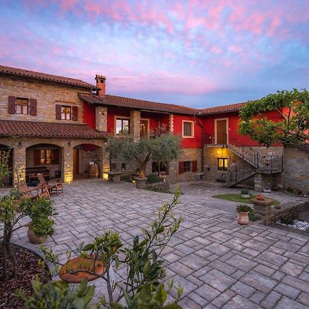 Touristfarm - Apartments "Red Fairytale" Marezige Dış mekan fotoğraf