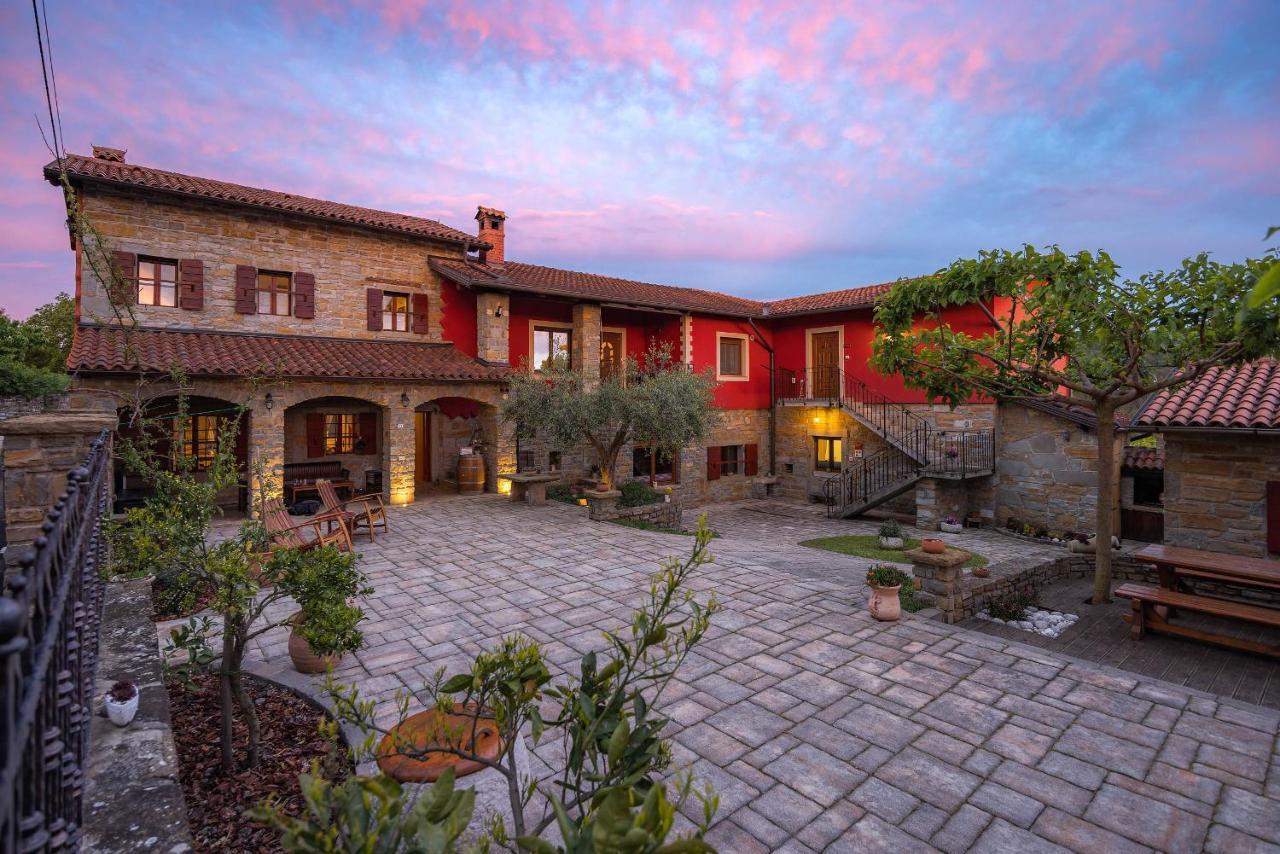 Touristfarm - Apartments "Red Fairytale" Marezige Dış mekan fotoğraf