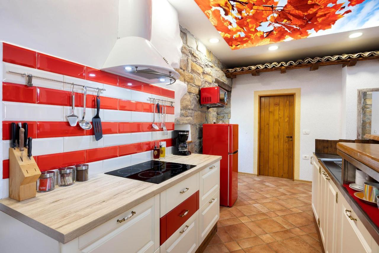 Touristfarm - Apartments "Red Fairytale" Marezige Dış mekan fotoğraf