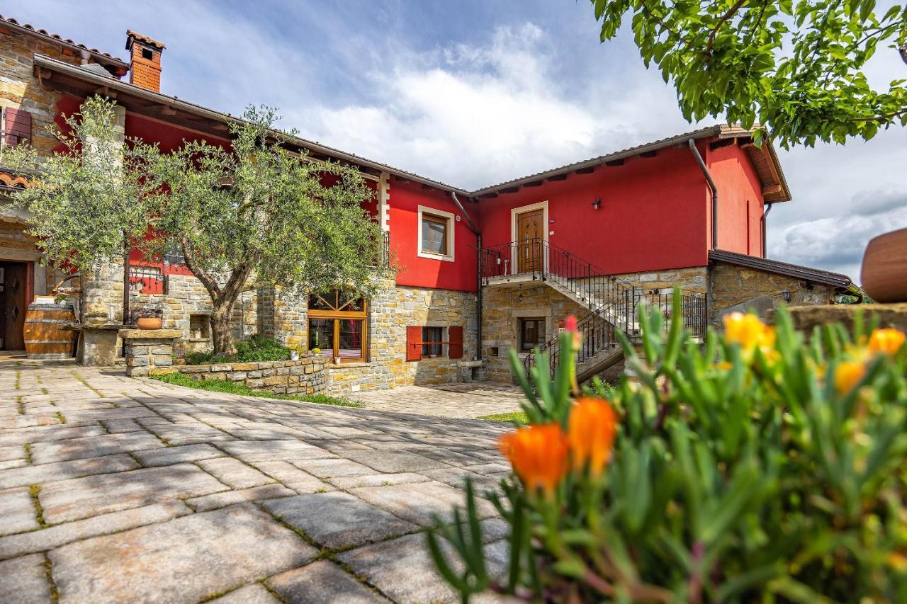 Touristfarm - Apartments "Red Fairytale" Marezige Dış mekan fotoğraf