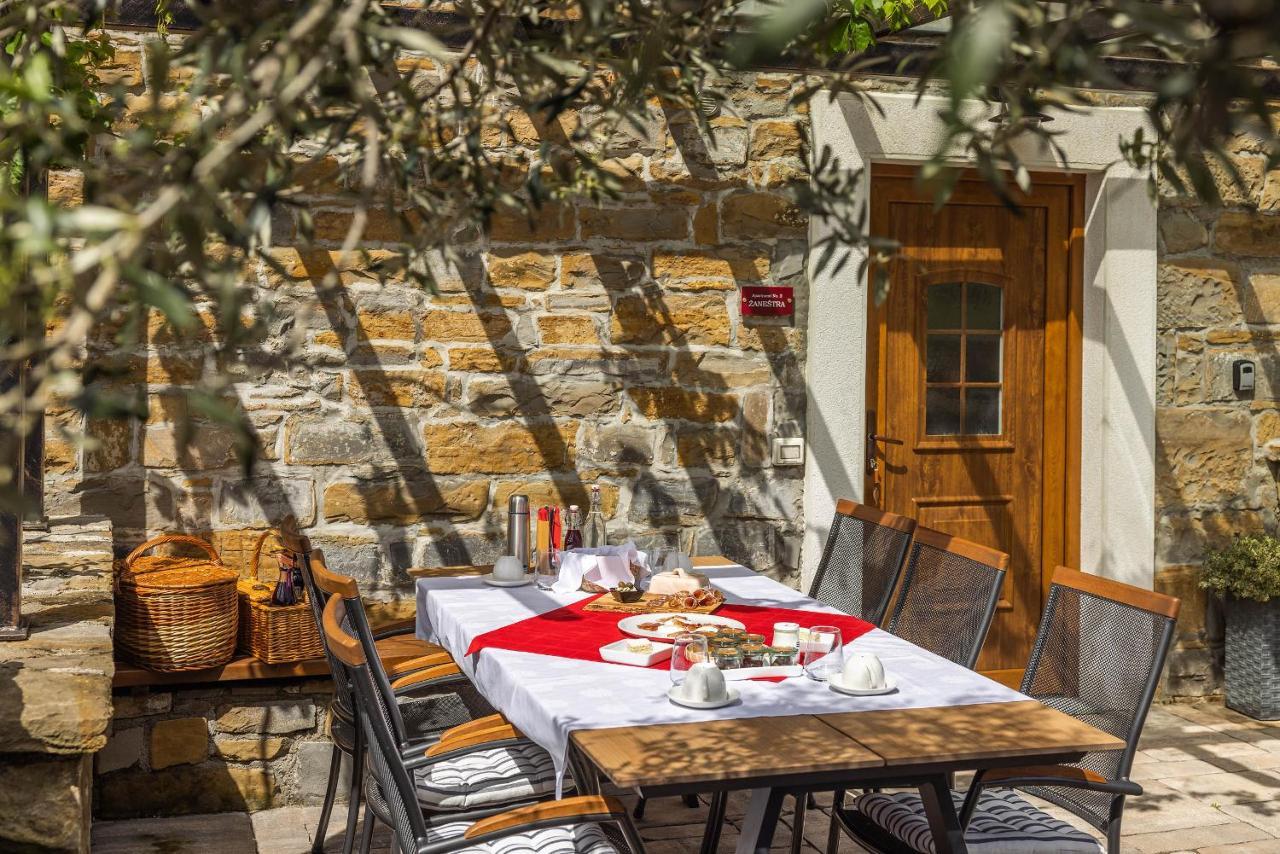 Touristfarm - Apartments "Red Fairytale" Marezige Dış mekan fotoğraf