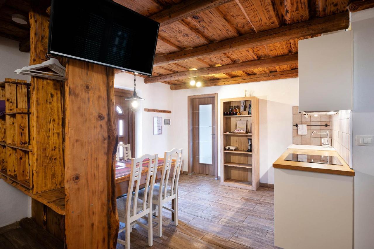 Touristfarm - Apartments "Red Fairytale" Marezige Dış mekan fotoğraf