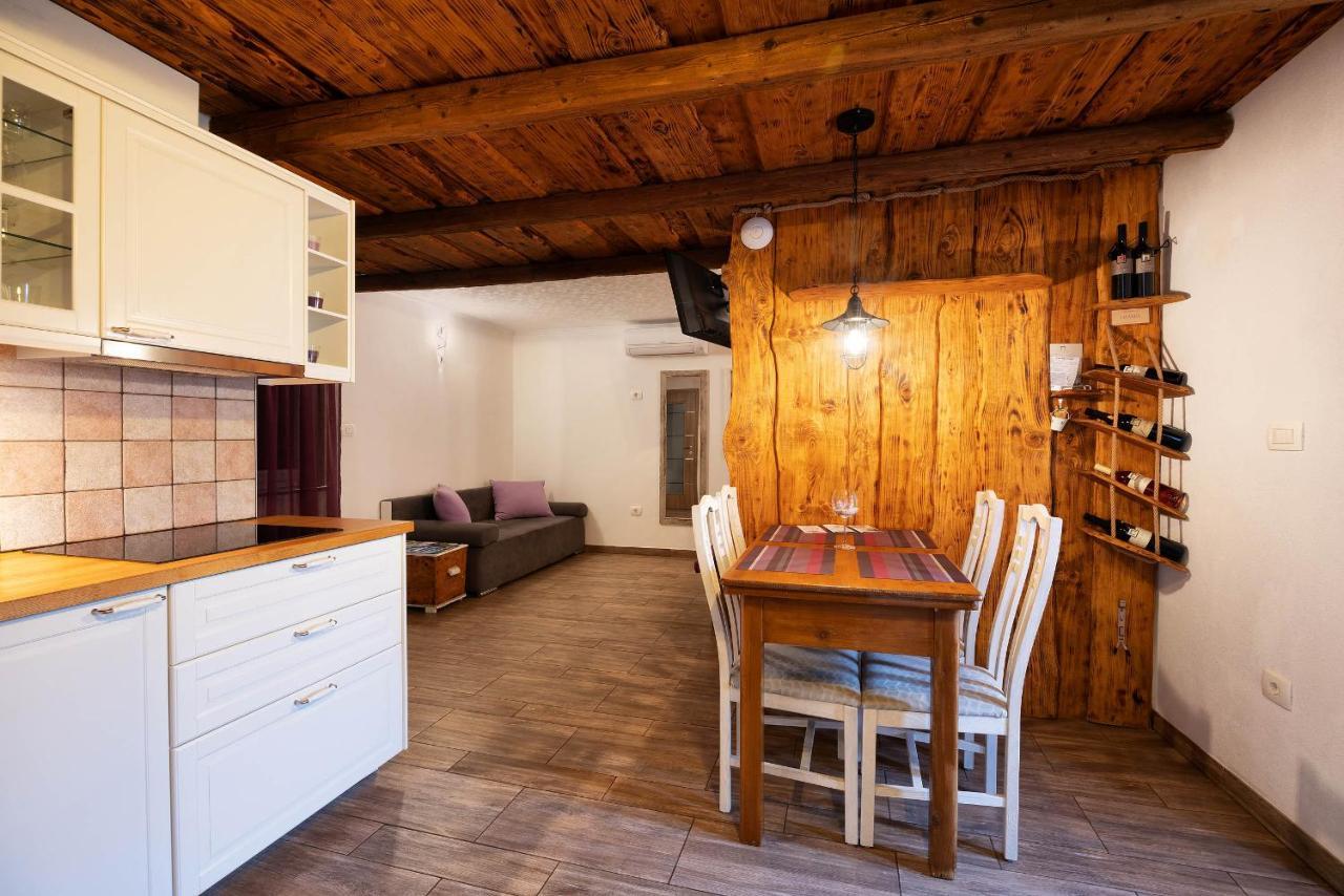 Touristfarm - Apartments "Red Fairytale" Marezige Dış mekan fotoğraf