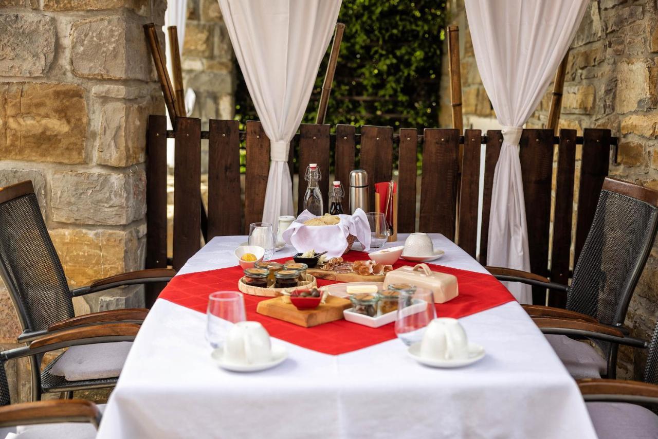 Touristfarm - Apartments "Red Fairytale" Marezige Dış mekan fotoğraf