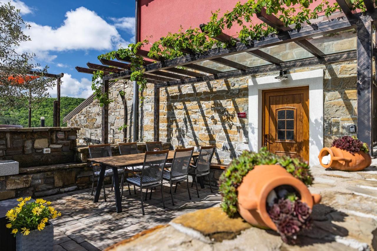 Touristfarm - Apartments "Red Fairytale" Marezige Dış mekan fotoğraf