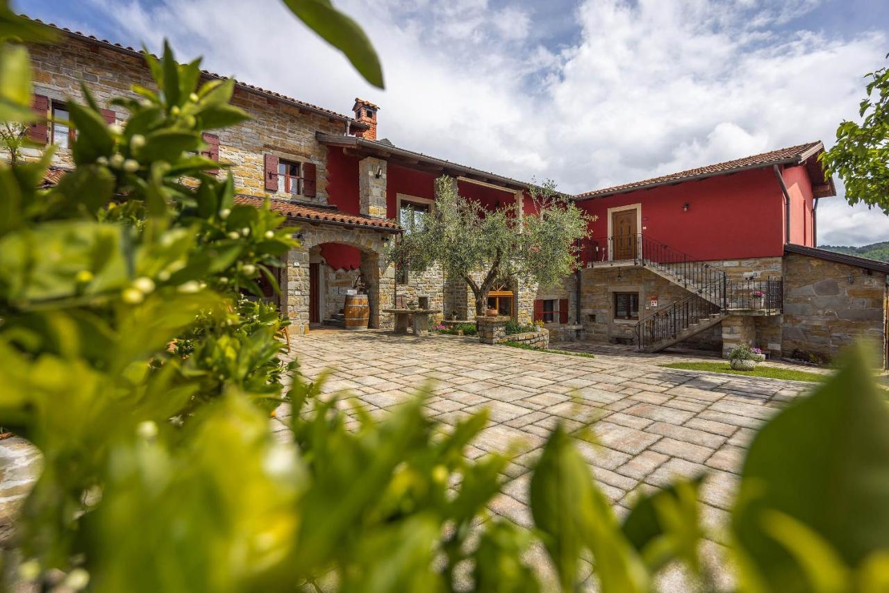 Touristfarm - Apartments "Red Fairytale" Marezige Dış mekan fotoğraf