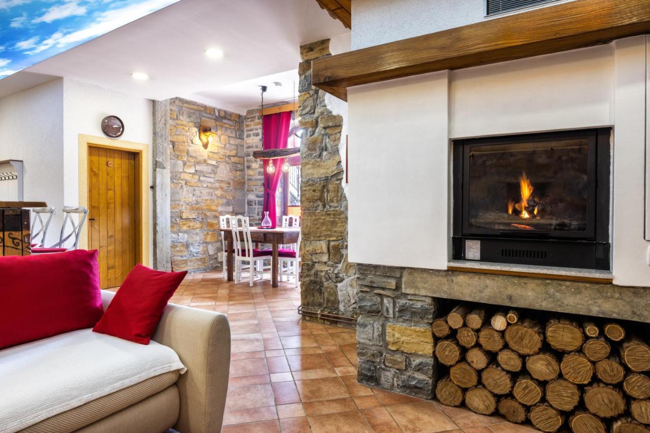 Touristfarm - Apartments "Red Fairytale" Marezige Dış mekan fotoğraf
