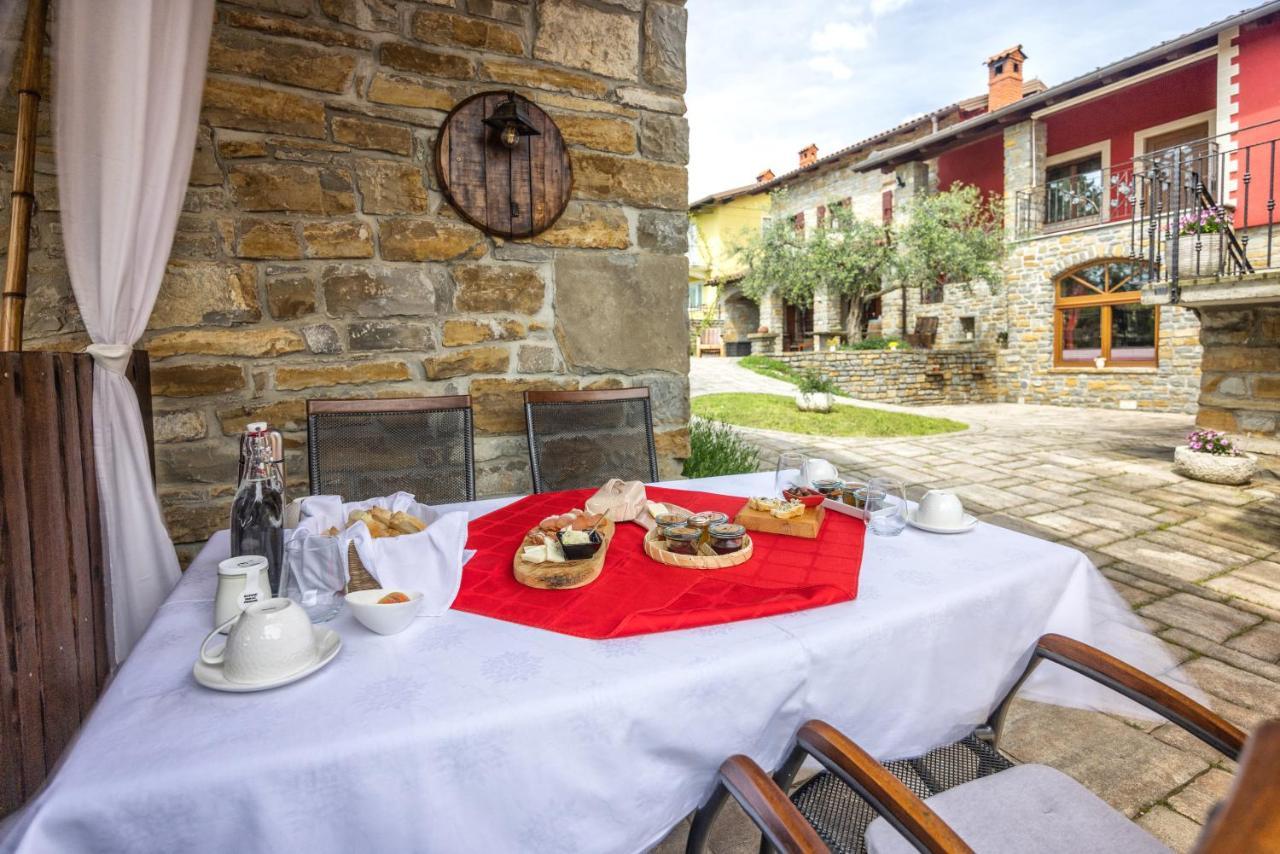 Touristfarm - Apartments "Red Fairytale" Marezige Dış mekan fotoğraf