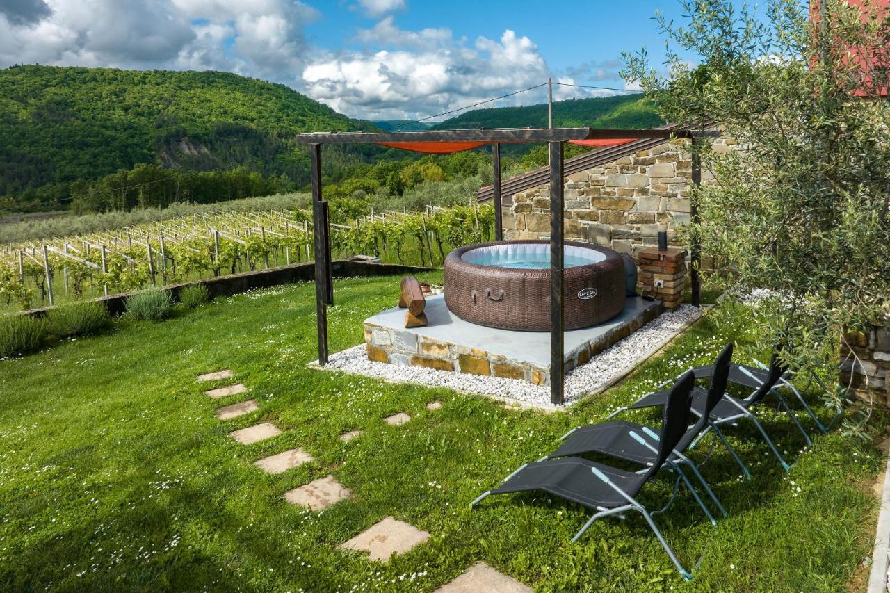 Touristfarm - Apartments "Red Fairytale" Marezige Dış mekan fotoğraf