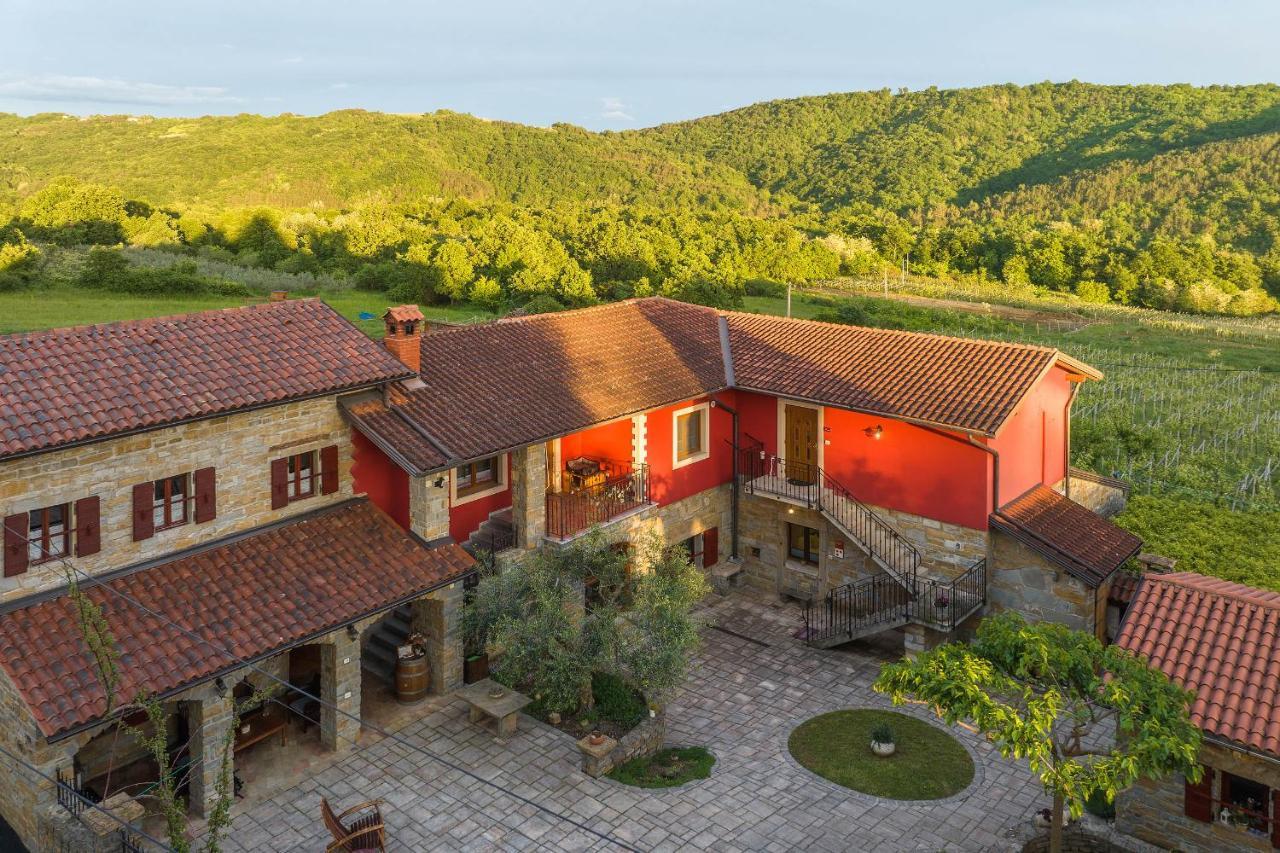 Touristfarm - Apartments "Red Fairytale" Marezige Dış mekan fotoğraf