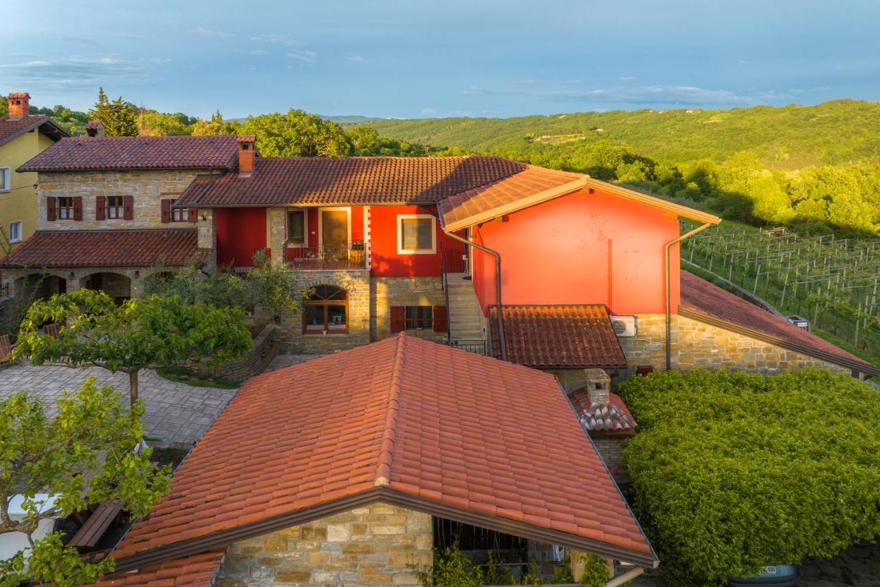 Touristfarm - Apartments "Red Fairytale" Marezige Dış mekan fotoğraf