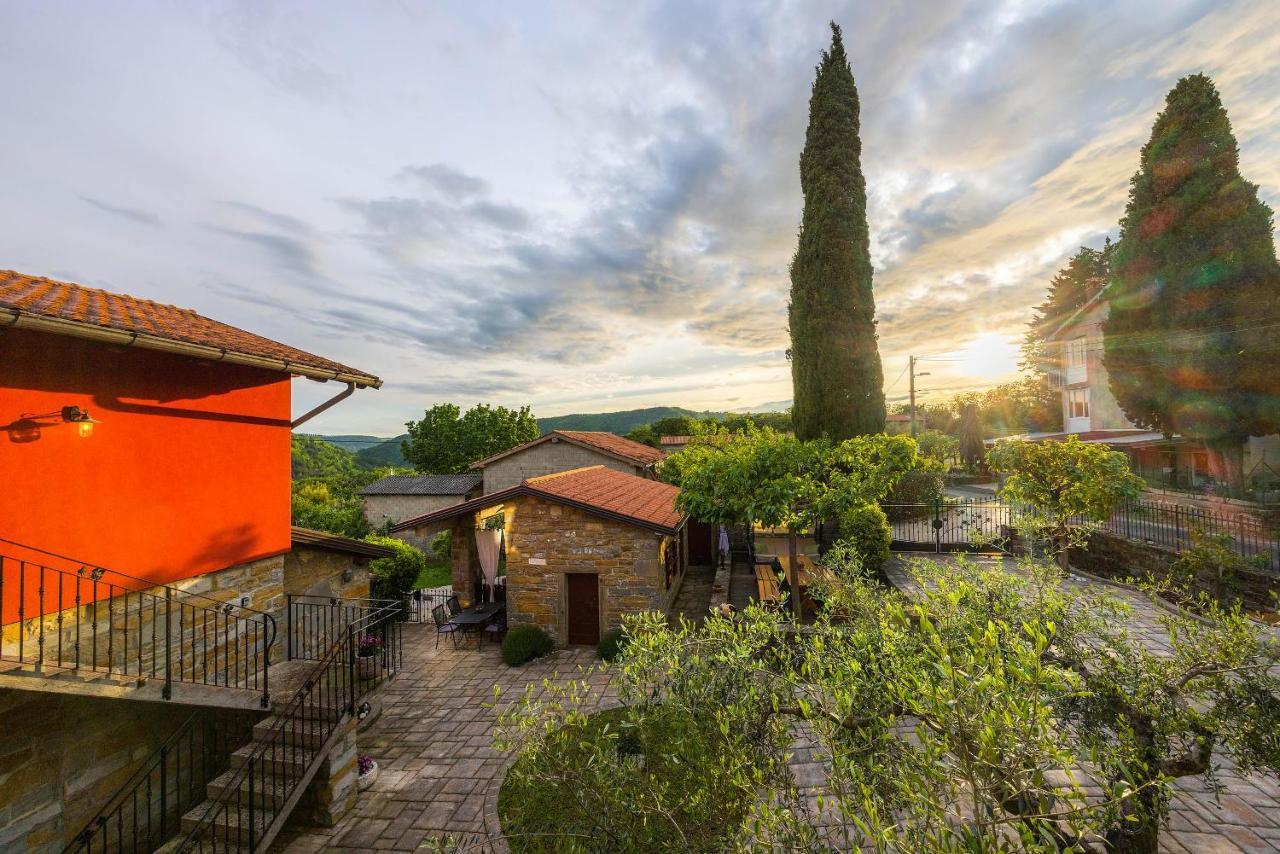 Touristfarm - Apartments "Red Fairytale" Marezige Dış mekan fotoğraf