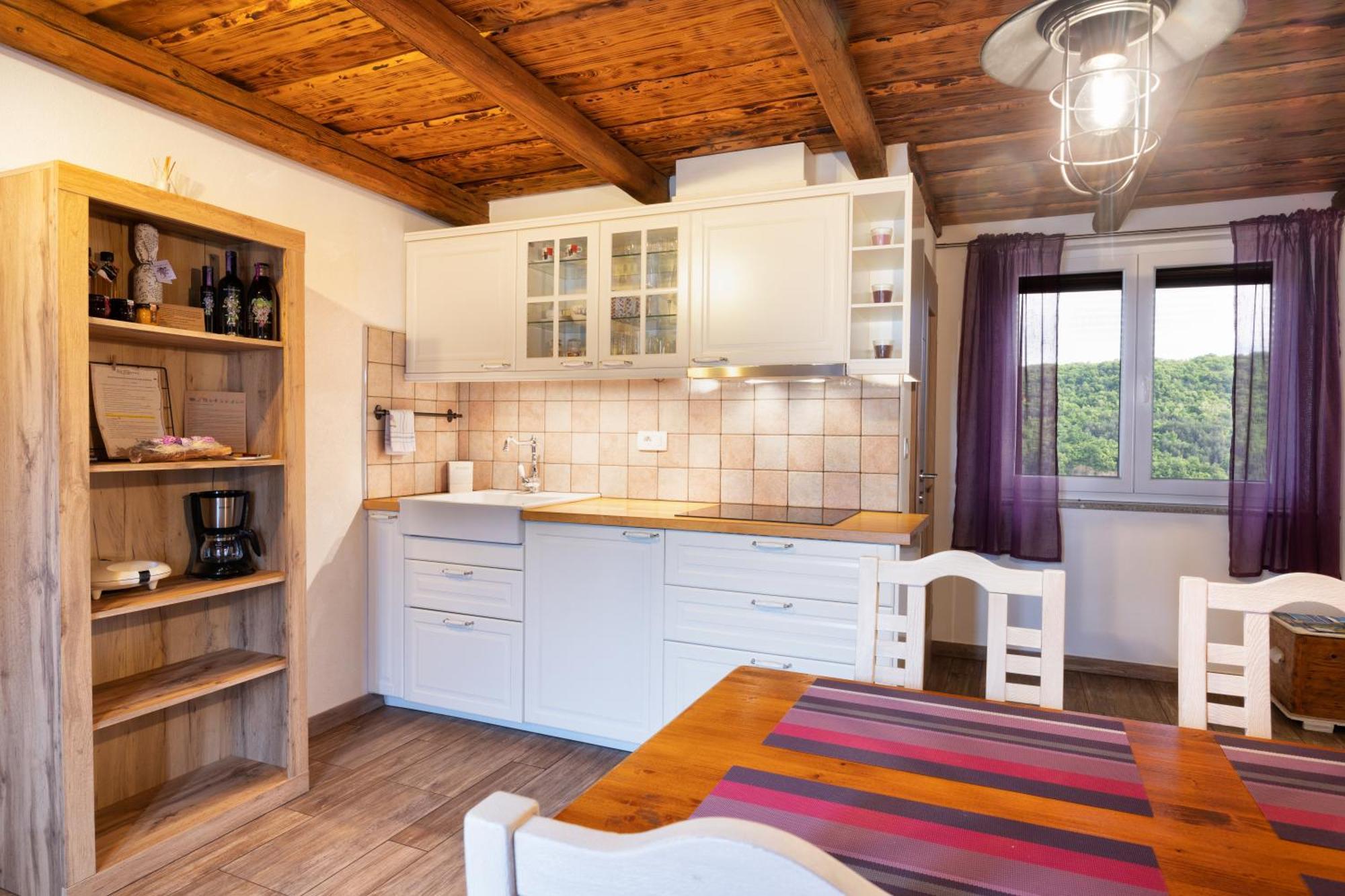 Touristfarm - Apartments "Red Fairytale" Marezige Dış mekan fotoğraf