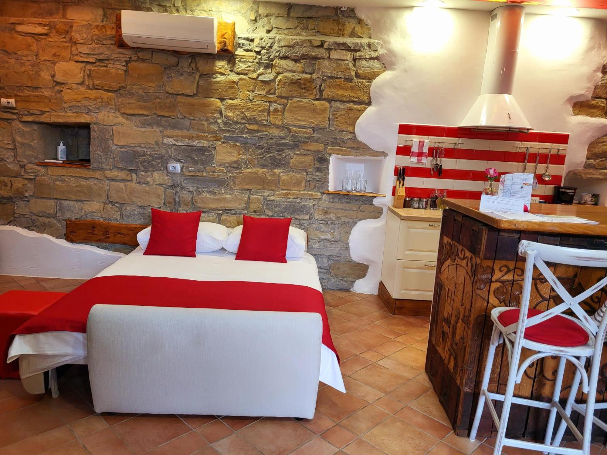 Touristfarm - Apartments "Red Fairytale" Marezige Dış mekan fotoğraf