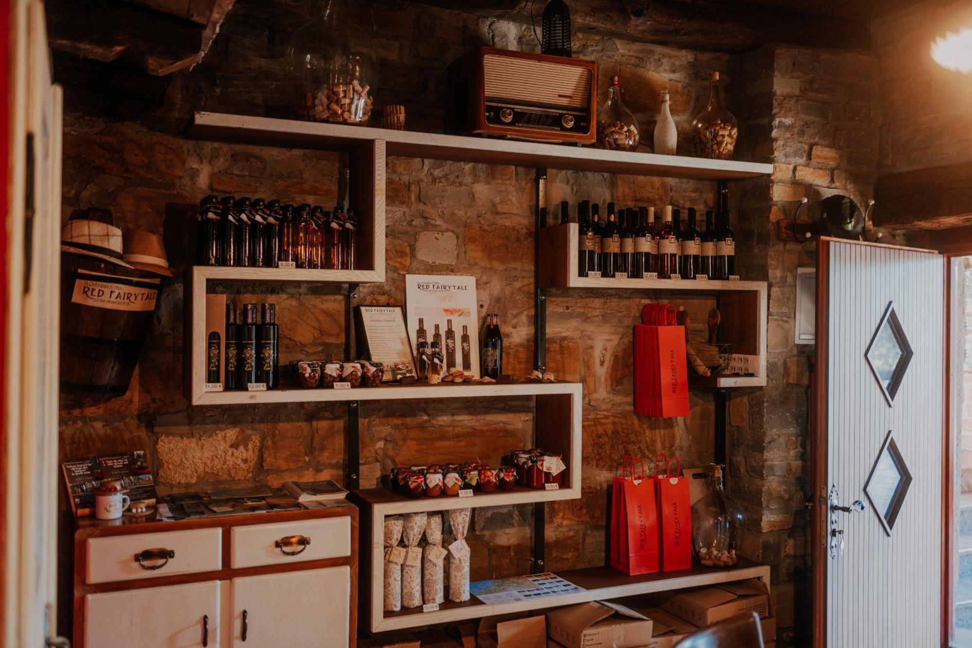 Touristfarm - Apartments "Red Fairytale" Marezige Dış mekan fotoğraf