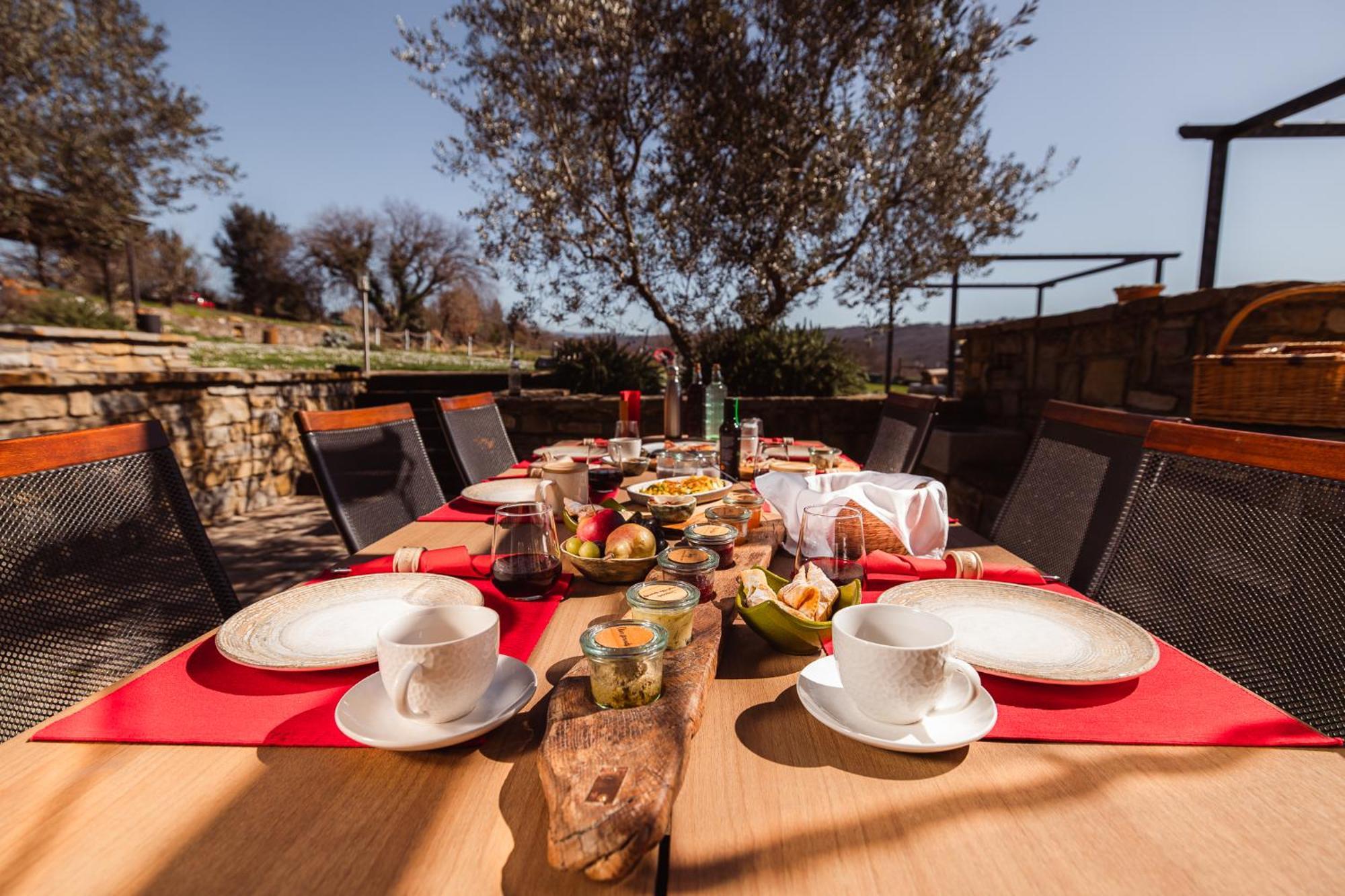 Touristfarm - Apartments "Red Fairytale" Marezige Dış mekan fotoğraf