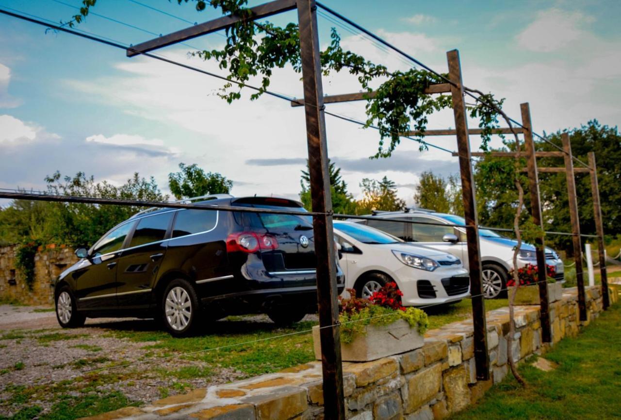 Touristfarm - Apartments "Red Fairytale" Marezige Dış mekan fotoğraf